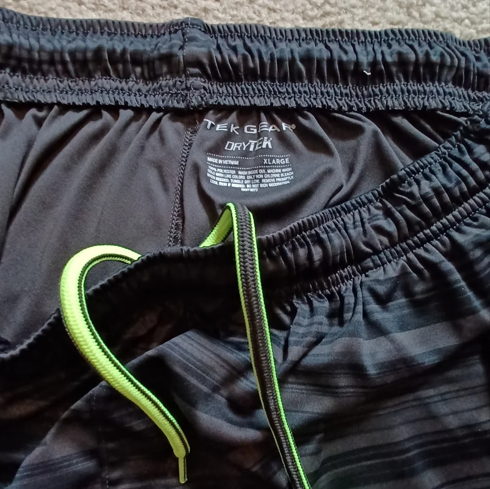 EUC Tek Gear Dry Tek Black Athletic Shorts - Men's Size XL - Picture 4 of 5